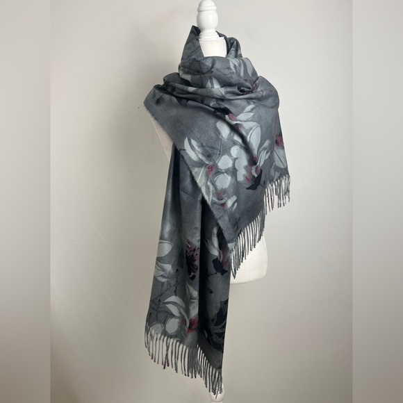 100% Cashmere Gray Pink Floral Butterfly Soft Warm Versatile Scarf Wrap 26 X 72 - Picture 3 of 11